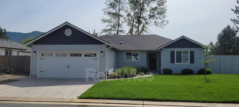 1775 Daffodil Ln - Photo 2 of 42
