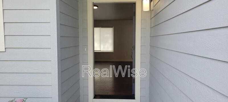 1775 Daffodil Ln - Photo 4 of 42