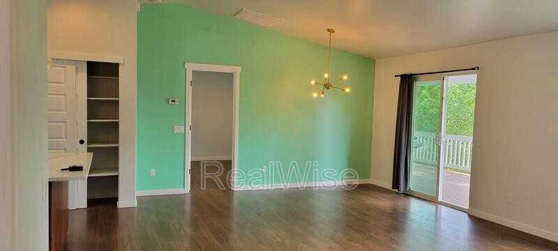 1775 Daffodil Ln - Photo 7 of 42