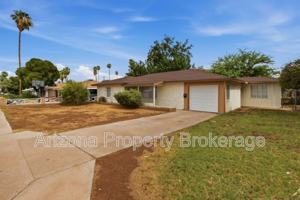 featured image of 4640 E Oak St