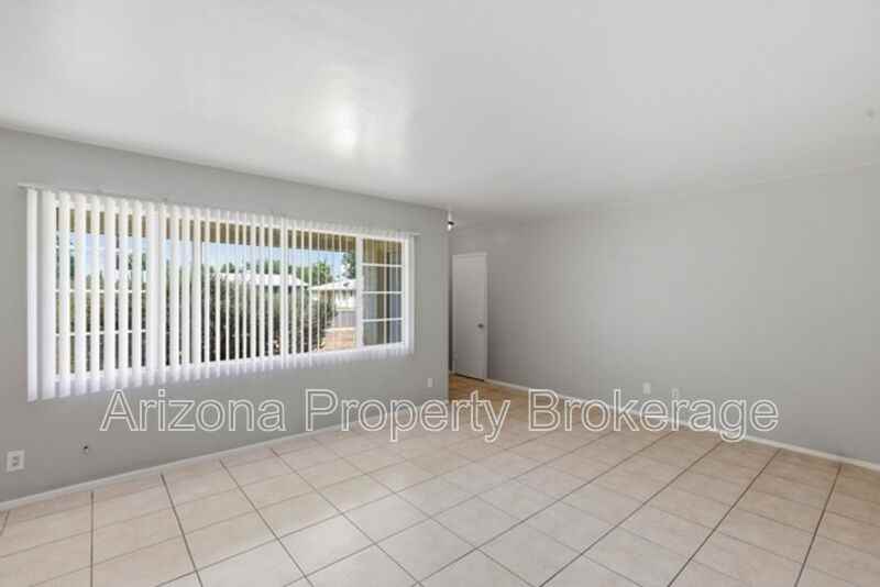4640 E Oak St - Photo 3 of 29