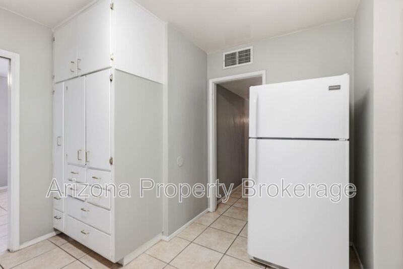 4640 E Oak St - Photo 7 of 29