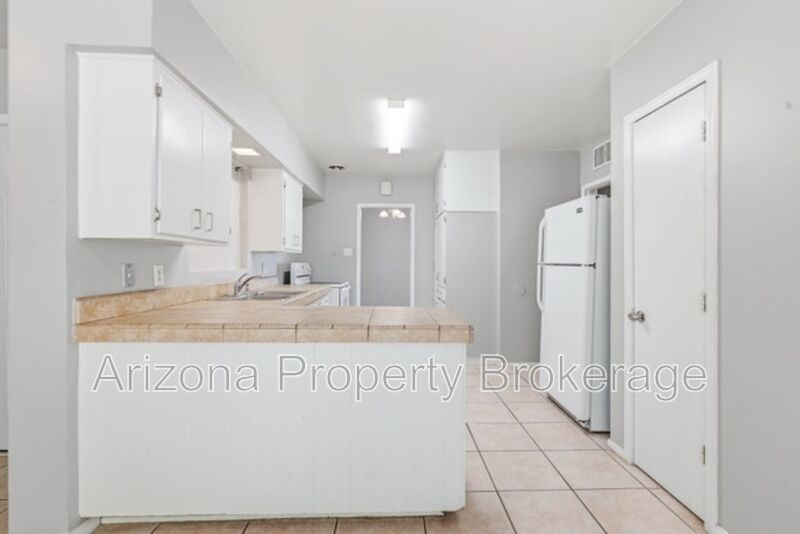 4640 E Oak St - Photo 6 of 29