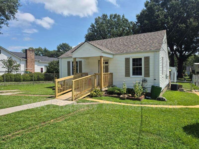 2904 Maple St - Photo 2 of 2