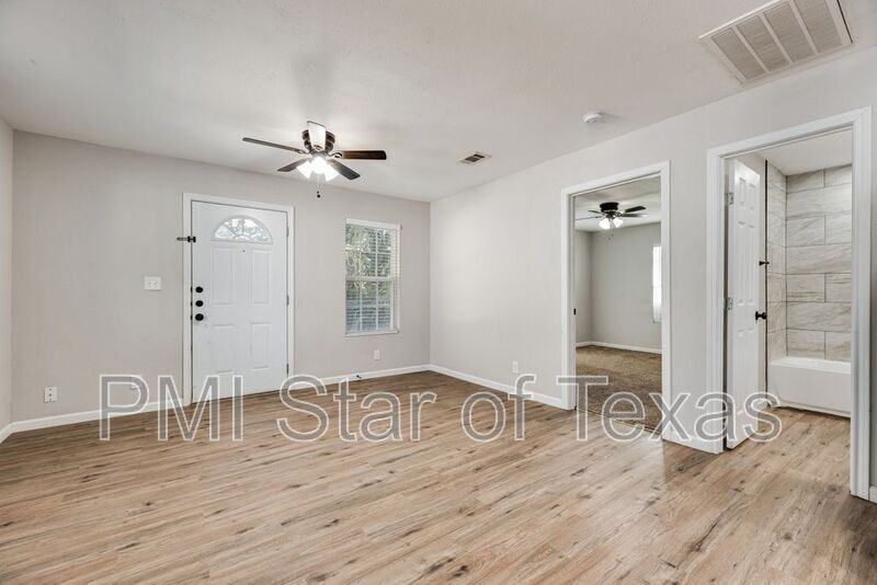 4702 Collins Ave - Photo 4 of 18