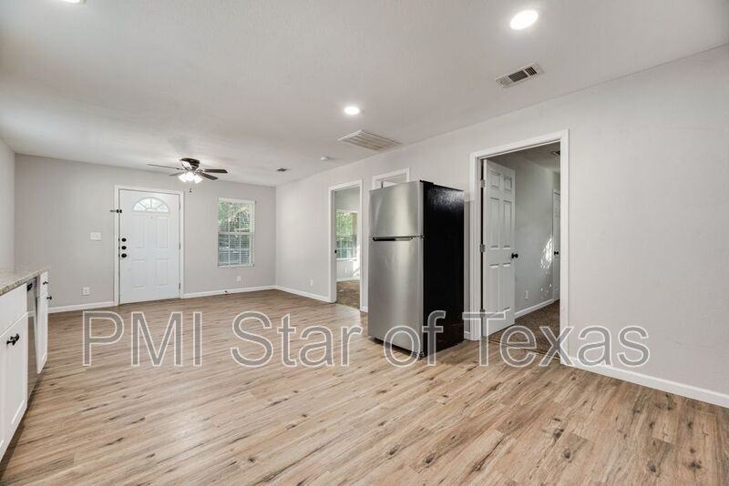4702 Collins Ave - Photo 5 of 18