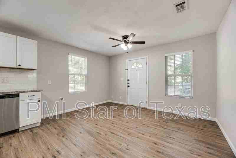 4702 Collins Ave - Photo 6 of 18