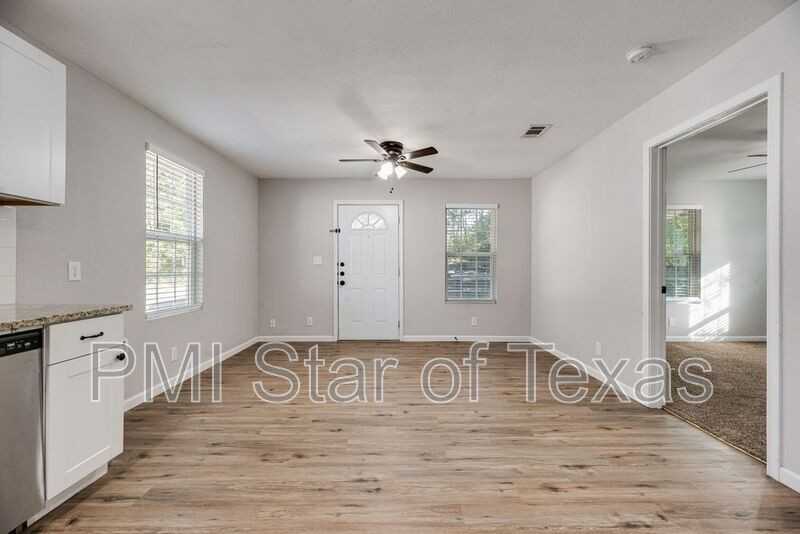 4702 Collins Ave - Photo 7 of 18