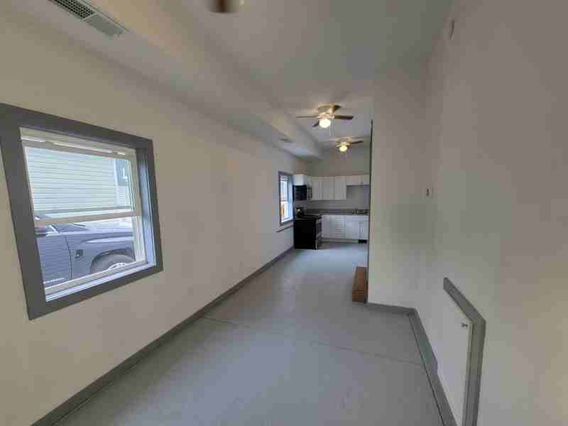 808 E Water St #B - Photo 4 of 10