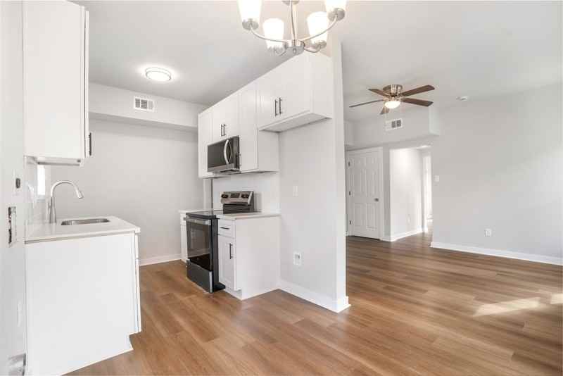 1115 Hogan St - Photo 2 of 7
