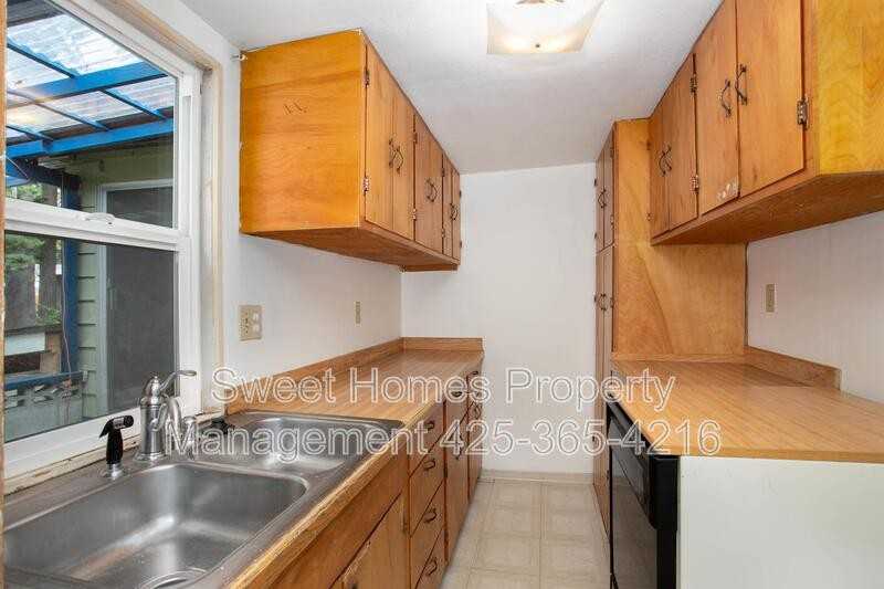 1338 N 152nd St - Photo 4 of 30