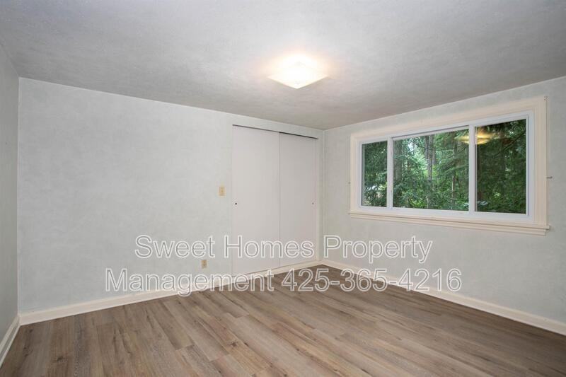 1338 N 152nd St - Photo 5 of 30