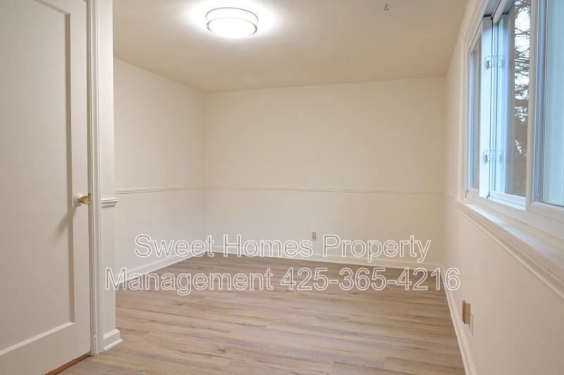 1338 N 152nd St - Photo 6 of 30