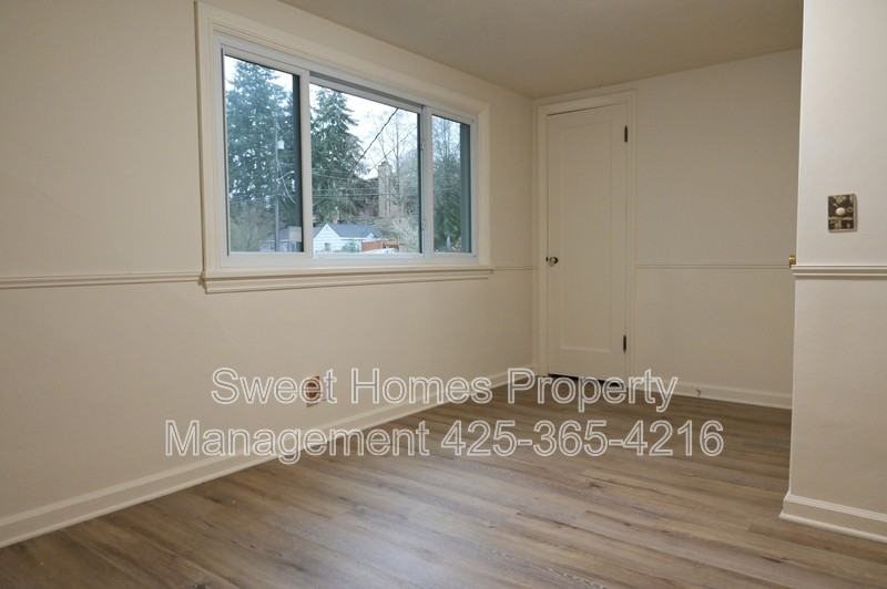 1338 N 152nd St - Photo 7 of 30