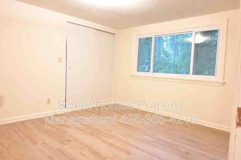 1338 N 152nd St - Photo 7 of 30