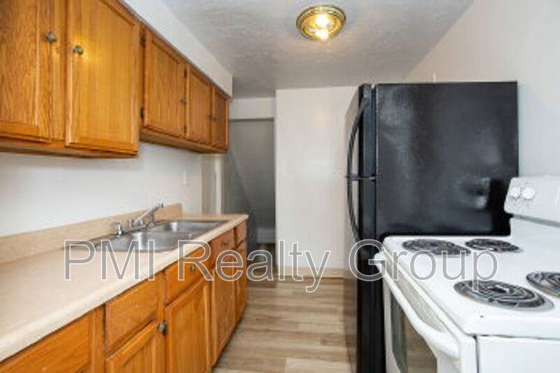 25141 Treadwell Ave - Photo 2 of 21