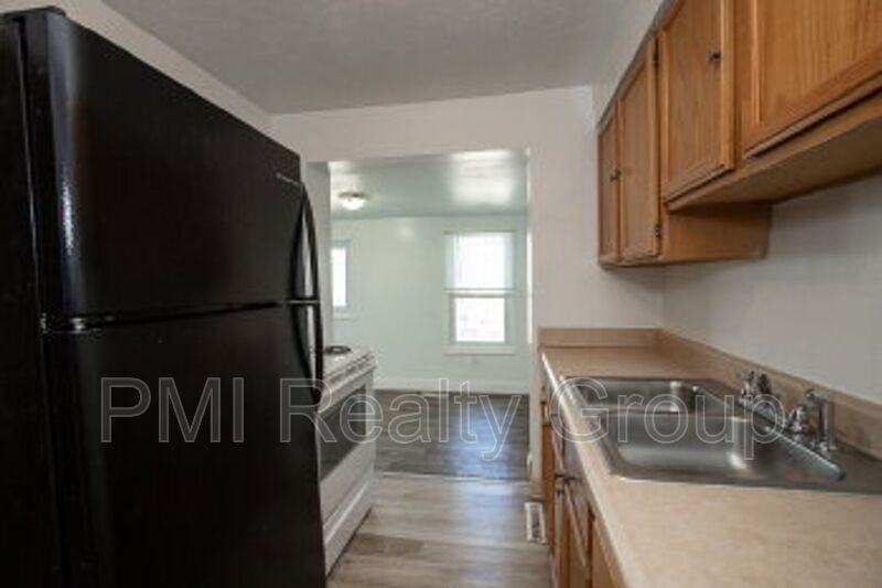 25141 Treadwell Ave - Photo 3 of 21