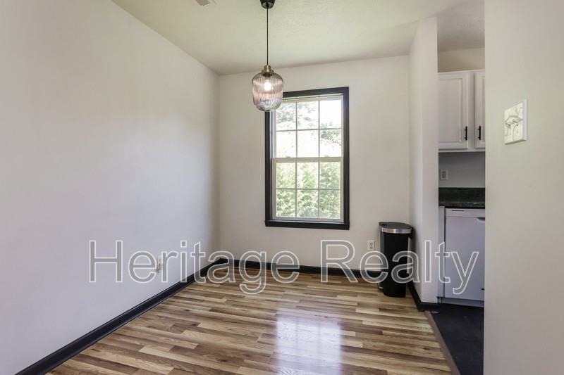 2574 Kenilworth Ln - Photo 4 of 16