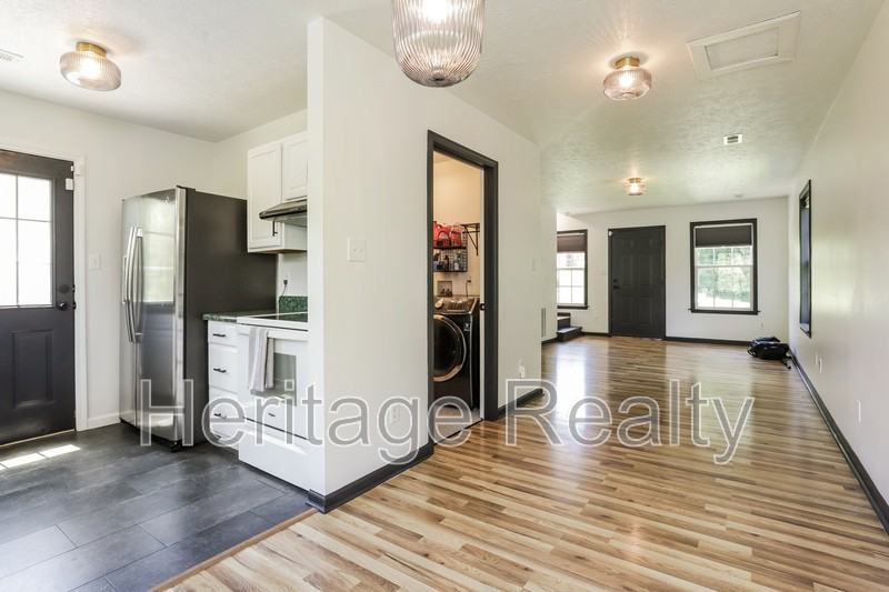 2574 Kenilworth Ln - Photo 5 of 16