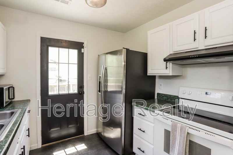 2574 Kenilworth Ln - Photo 7 of 16
