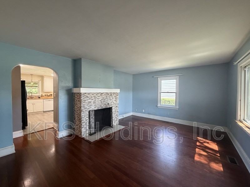 606 E Bayview Blvd - Photo 2 of 10