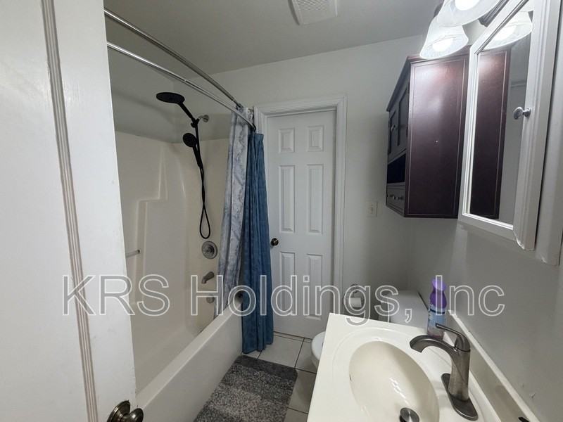 606 E Bayview Blvd - Photo 6 of 10