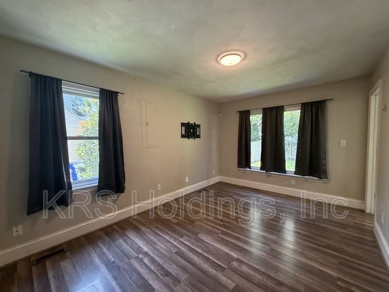 606 E Bayview Blvd - Photo 7 of 10