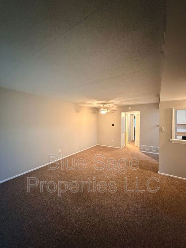 768 Putnam Blvd - Photo 3 of 22