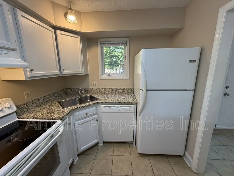 420 W Jackson Blvd #14 - Photo 4 of 20