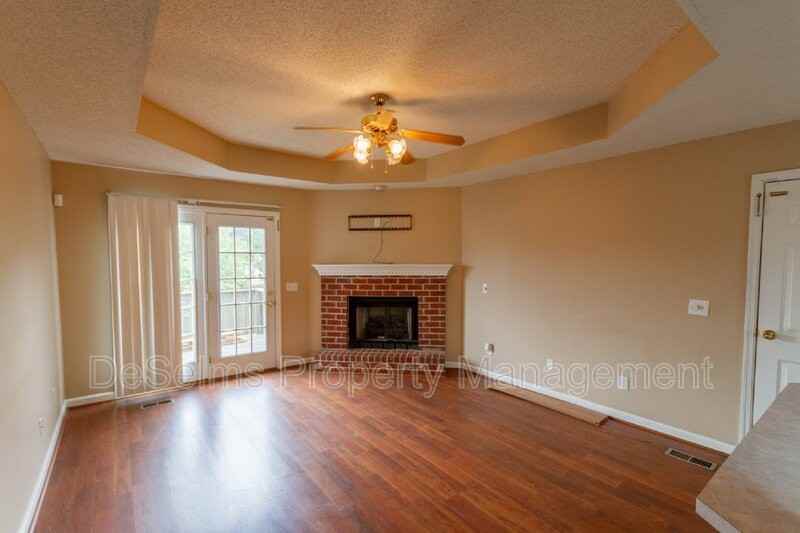 1009 Norwood Ct - Photo 3 of 20