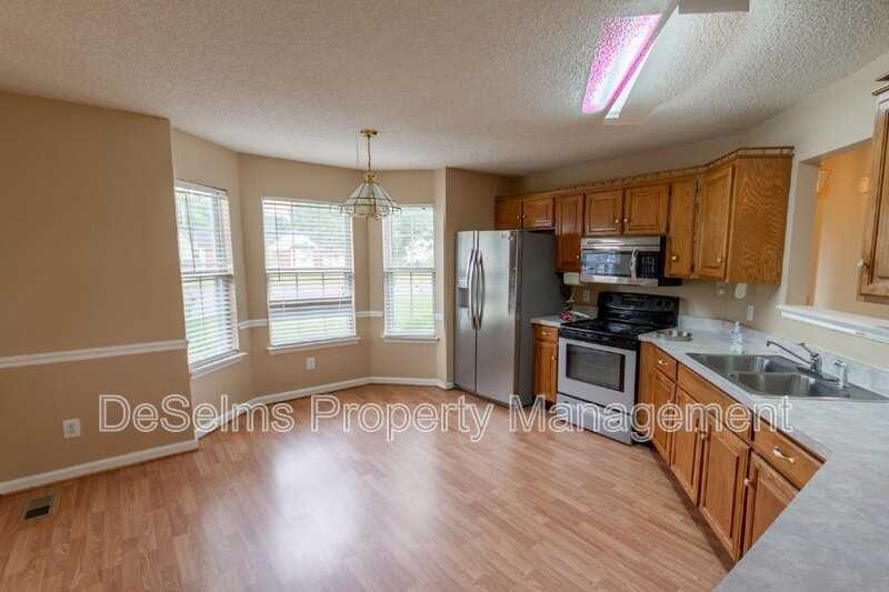 1009 Norwood Ct - Photo 5 of 20