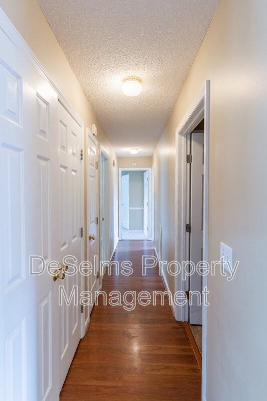 1009 Norwood Ct - Photo 6 of 20