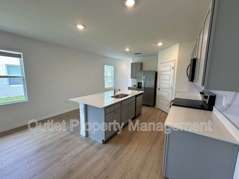 8560 Madrid St - Photo 3 of 22