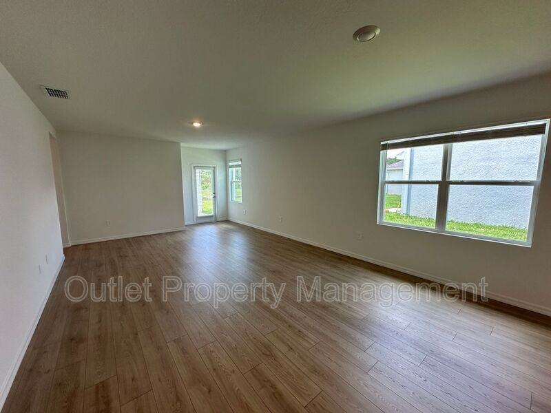 8560 Madrid St - Photo 4 of 22