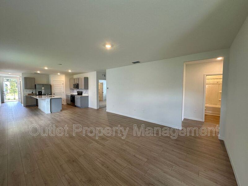 8560 Madrid St - Photo 7 of 22
