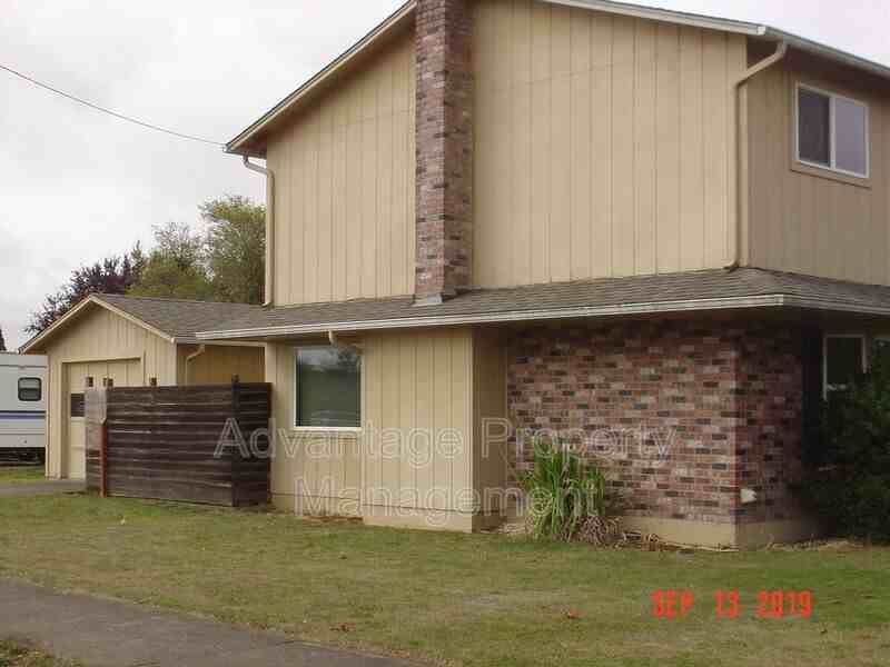 1952 Applegate St - Photo 2 of 12