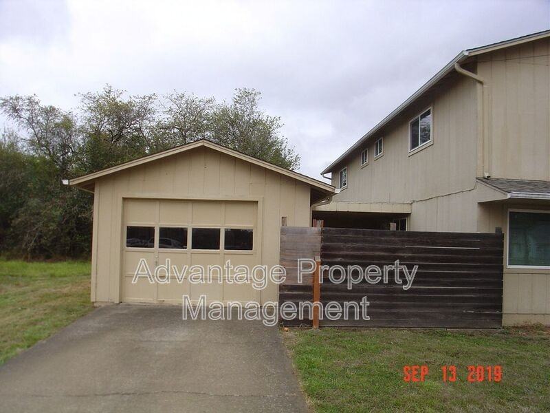 1952 Applegate St - Photo 3 of 12