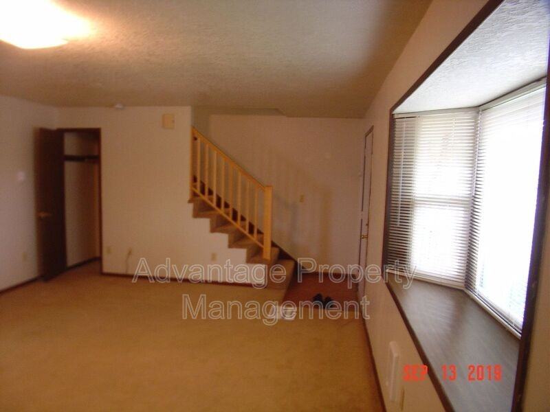1952 Applegate St - Photo 4 of 12