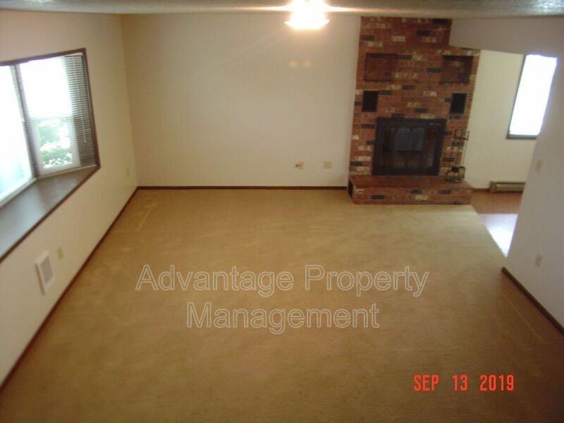 1952 Applegate St - Photo 5 of 12