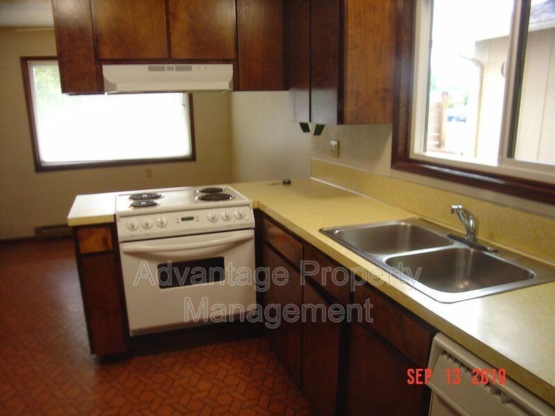 1952 Applegate St - Photo 7 of 12