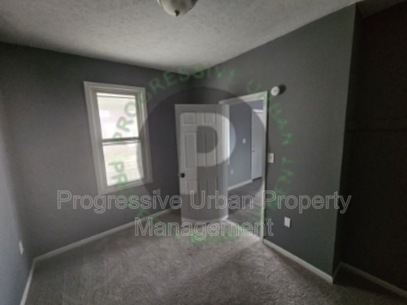 7040 Roy Ave - Photo 3 of 13