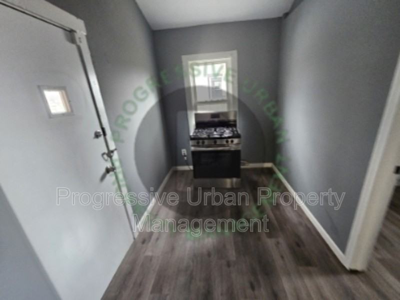 7040 Roy Ave - Photo 6 of 13