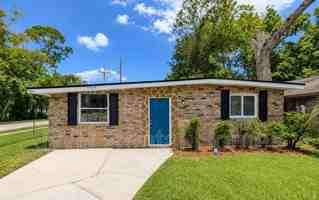 featured image of 3359 Phyllis St