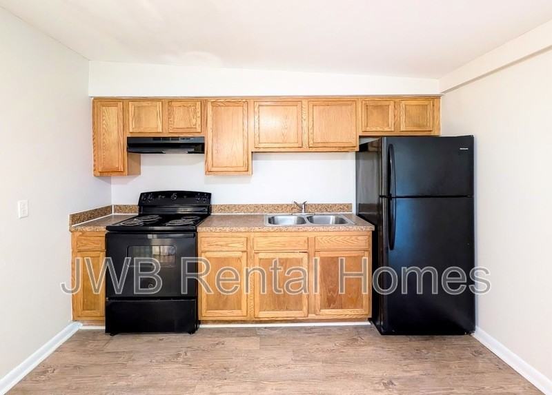 3359 Phyllis St - Photo 2 of 21
