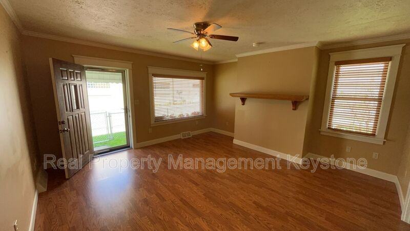 1271 Lewis St - Photo 3 of 28