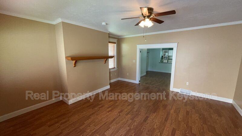 1271 Lewis St - Photo 4 of 28