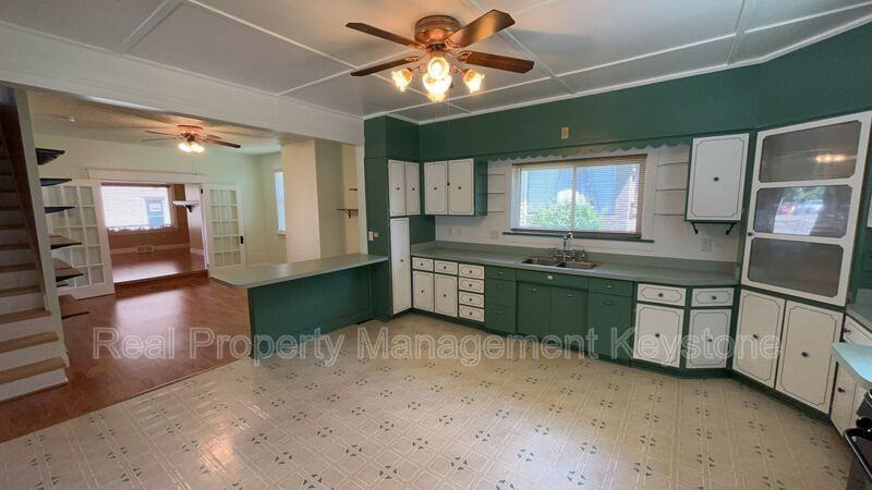 1271 Lewis St - Photo 7 of 28