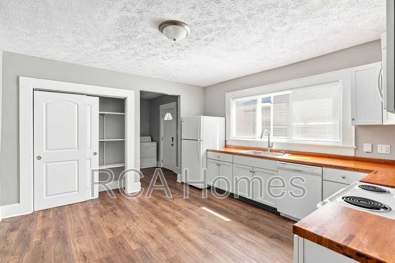 1036 Nelson Ave - Photo 4 of 10