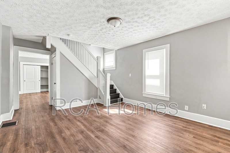 1036 Nelson Ave - Photo 2 of 10