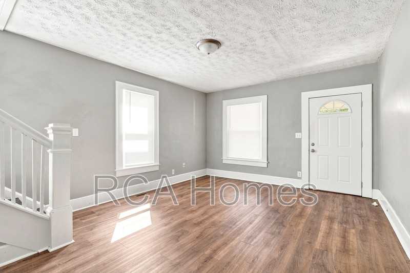 1036 Nelson Ave - Photo 3 of 10